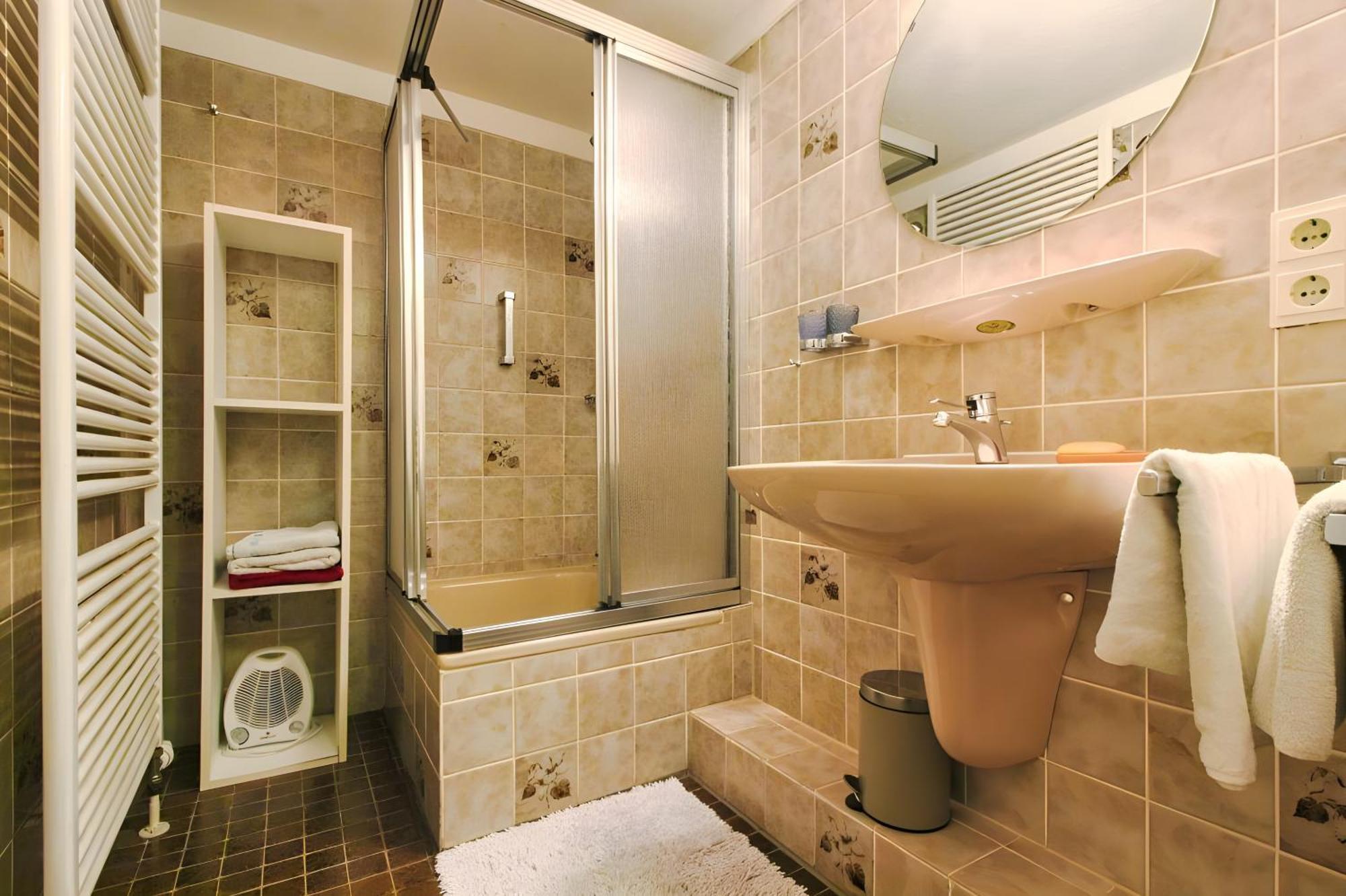 Room In Guest Room - Double Room Apple Blossom Schuttertal Bagian luar foto